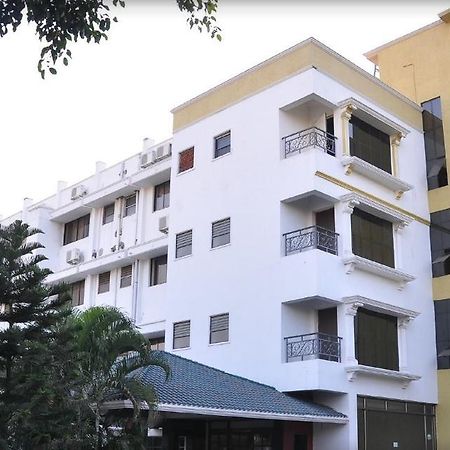 Gayathri Hotels Tiruppur Exterior foto