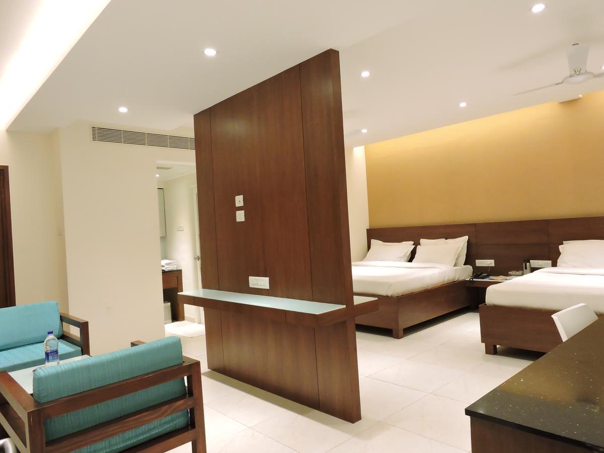 Gayathri Hotels Tiruppur Exterior foto