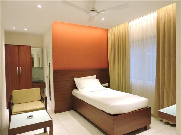 Gayathri Hotels Tiruppur Exterior foto
