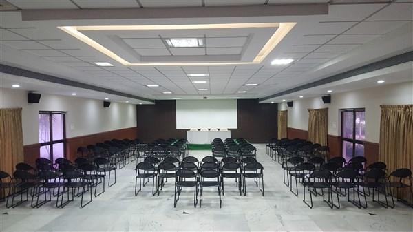 Gayathri Hotels Tiruppur Exterior foto