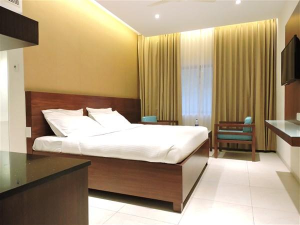 Gayathri Hotels Tiruppur Exterior foto