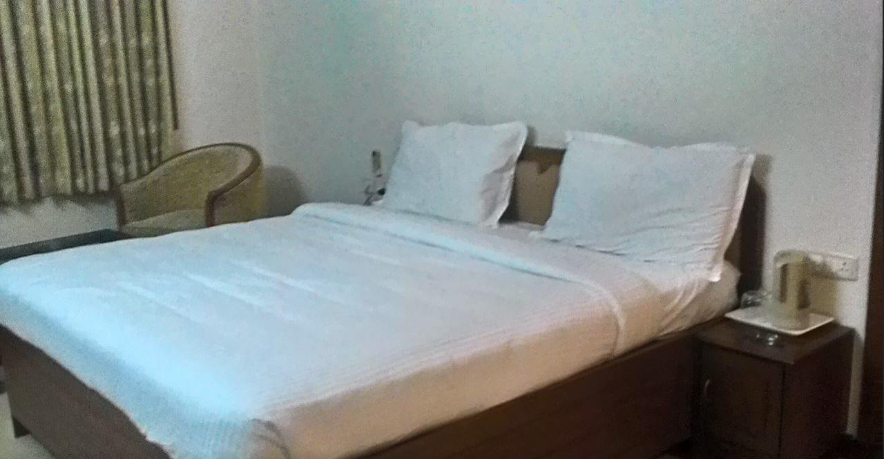 Gayathri Hotels Tiruppur Exterior foto