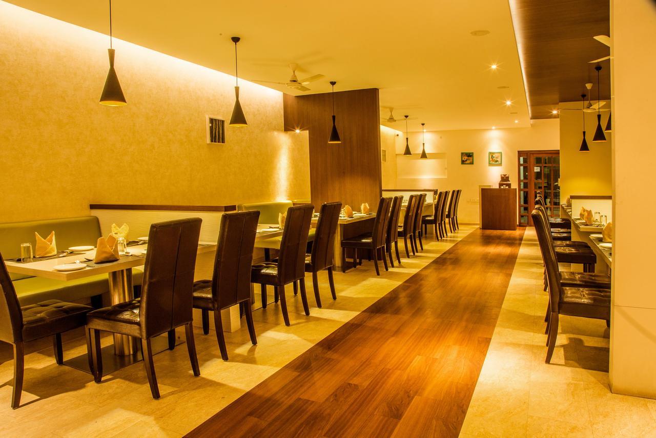 Gayathri Hotels Tiruppur Exterior foto