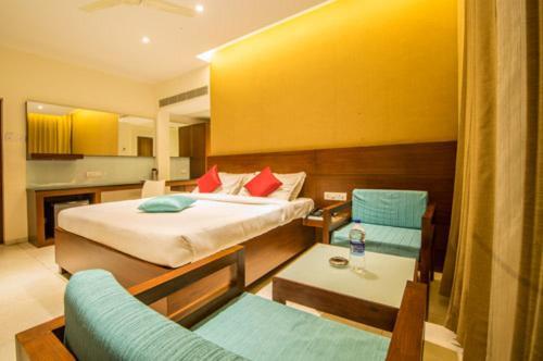 Gayathri Hotels Tiruppur Exterior foto